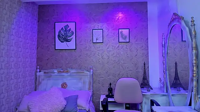 Snapshot of Megane_whitte chatting on 10-21-25, 04:02 Megane whitte online show from 10-21-25, 04:02