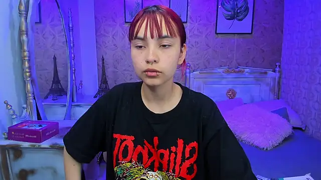 Snapshot of Megane_whitte chatting on 10-25-25, 02:41 Megane whitte online show from 10-25-25, 02:41