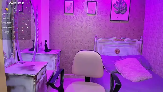 Snapshot of Megane_whitte chatting on 11-27-25, 07:27 Megane whitte online show from 11-27-25, 07:27