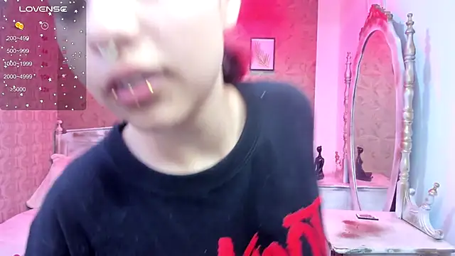 Snapshot of Megane_whitte chatting on 12-05-25, 07:10 Megane whitte online show from 12-05-25, 07:10