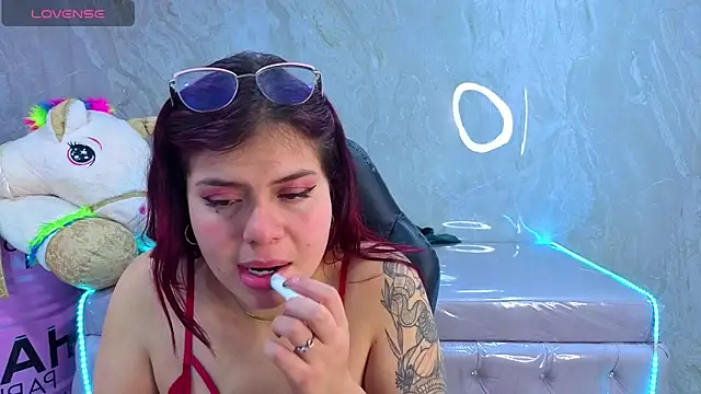 Snapshot of draviana_a_ chatting on 02-07-26, 03:10 draviana a online show from 02-07-26, 03:10