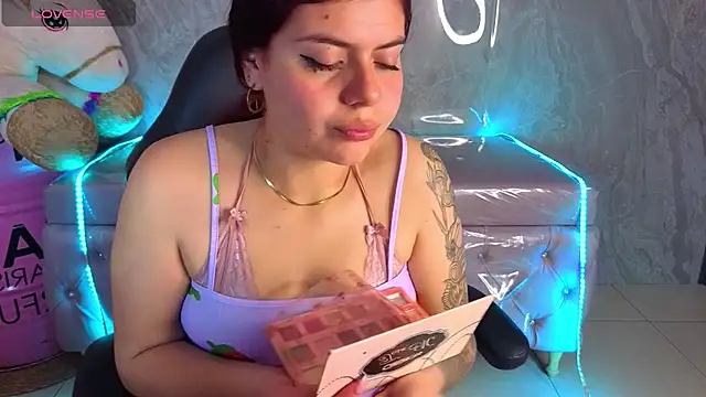 Snapshot of draviana_a_ chatting on 02-17-26, 03:03 draviana a online show from 02-17-26, 03:03