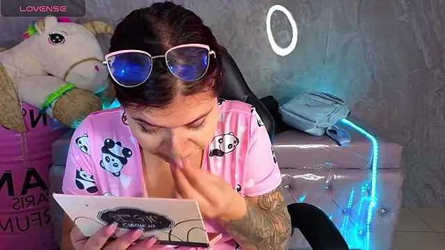 Snapshot of draviana_a_ chatting on 02-19-26, 03:02 draviana a online show from 02-19-26, 03:02