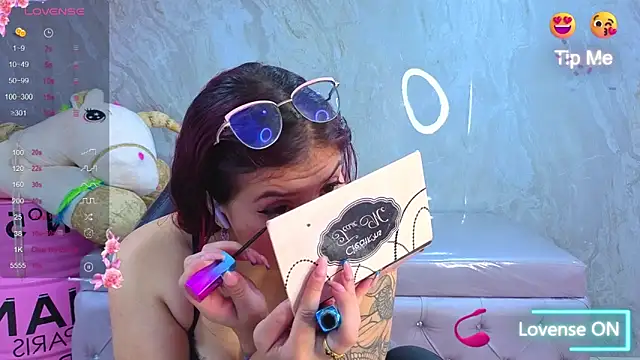 Snapshot of draviana_a_ chatting on 03-04-26, 03:01 draviana a online show from 03-04-26, 03:01