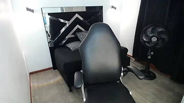 MarianaRojas  online show from 04-22-26, 08:50