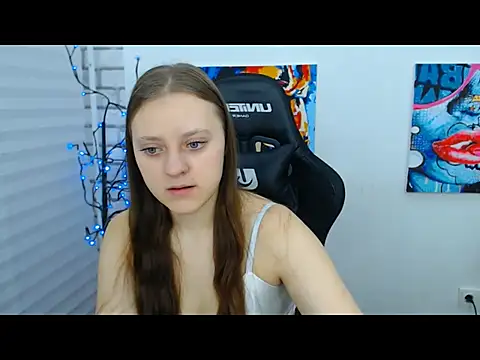 Snapshot of ArinaBelle chatting on 12-14-25, 12:16 ArinaBelle online show from 12-14-25, 12:16