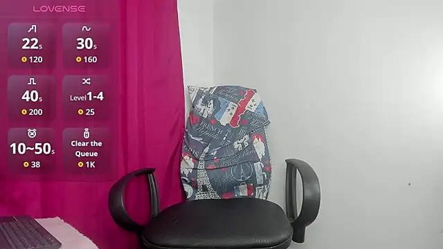 Snapshot of parysmoore chatting on 11-20-25, 01:06 parysmoore online show from 11-20-25, 01:06