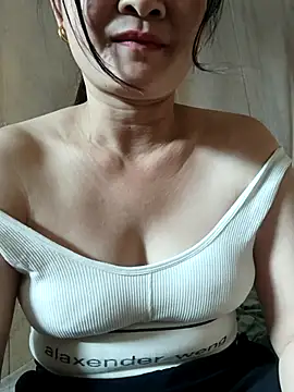 Snapshot of Paul-paul11 chatting on 10-26-25, 04:51 Paul-paul11 online show from 10-26-25, 04:51