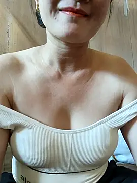 Snapshot of Paul-paul11 chatting on 10-27-25, 05:00 Paul-paul11 online show from 10-27-25, 05:00