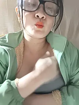 Snapshot of Paul-paul11 chatting on 11-22-25, 01:32 Paul-paul11 online show from 11-22-25, 01:32