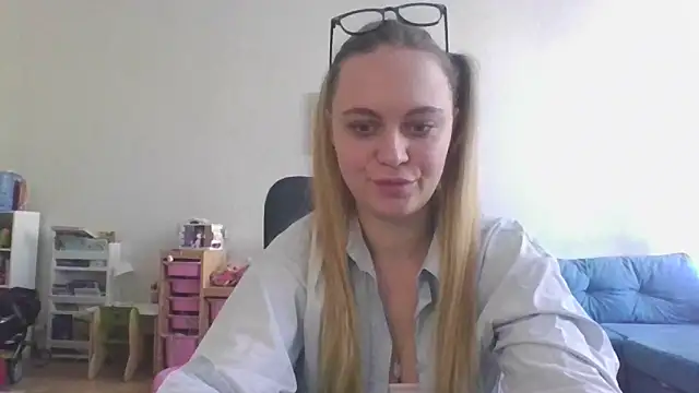 Snapshot of Cynoraye chatting on 02-04-26, 09:48 Cynoraye online show from 02-04-26, 09:48