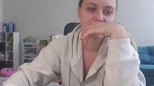 Snapshot of Cynoraye chatting on 02-09-26, 09:57 Cynoraye online show from 02-09-26, 09:57