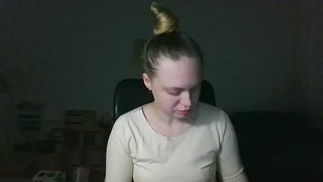 Snapshot of Cynoraye chatting on 03-11-26, 08:15 Cynoraye online show from 03-11-26, 08:15