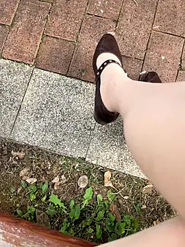 Snapshot of POS001 chatting on 11-23-25, 06:13 POS001 online show from 11-23-25, 06:13