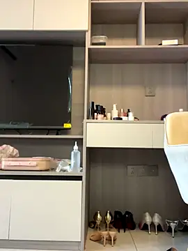 Snapshot of POS001 chatting on 12-14-25, 05:24 POS001 online show from 12-14-25, 05:24