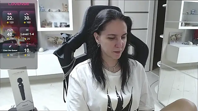 Snapshot of Irwi_Tomboy chatting on 10-21-25, 09:15 Irwi Tomboy online show from 10-21-25, 09:15