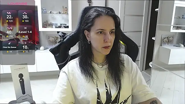 Snapshot of Irwi_Tomboy chatting on 10-23-25, 05:01 Irwi Tomboy online show from 10-23-25, 05:01