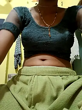 Snapshot of misskomal97 chatting on 10-17-25, 11:13 misskomal97 online show from 10-17-25, 11:13