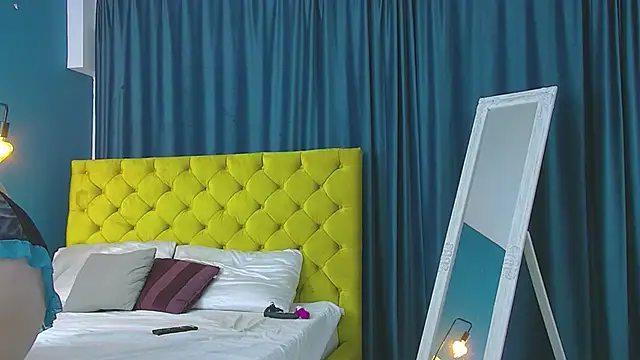 Snapshot of RubyHills chatting on 10-27-25, 05:11 RubyHills online show from 10-27-25, 05:11