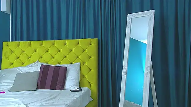 Snapshot of RubyHills chatting on 10-29-25, 05:10 RubyHills online show from 10-29-25, 05:10