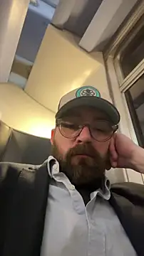 Snapshot of straight2fucked chatting on 03-16-26, 08:57 straight2fucked online show from 03-16-26, 08:57