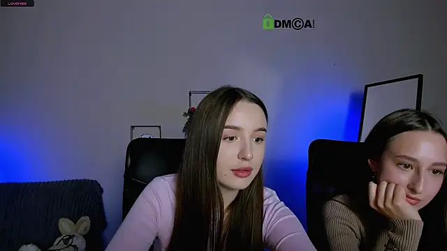 Snapshot of leslie_bird chatting on 09-30-25, 12:54 leslie bird online show from 09-30-25, 12:54