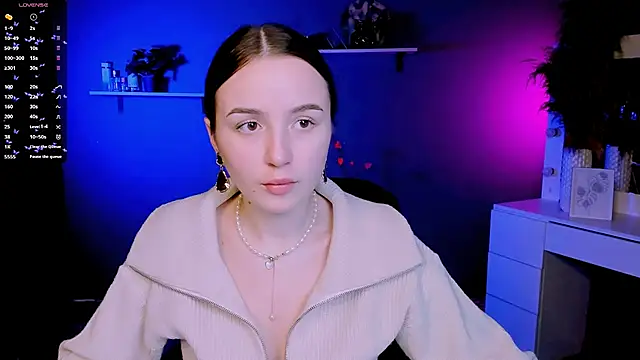 Snapshot of leslie_bird chatting on 10-16-25, 05:19 leslie bird online show from 10-16-25, 05:19