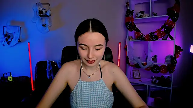 Snapshot of leslie_bird chatting on 10-24-25, 08:55 leslie bird online show from 10-24-25, 08:55