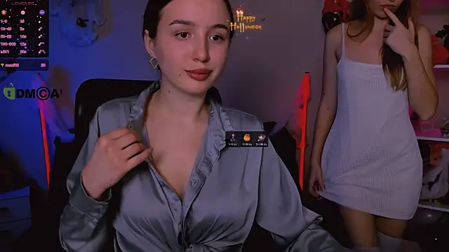 Snapshot of leslie_bird chatting on 10-28-25, 01:25 leslie bird online show from 10-28-25, 01:25