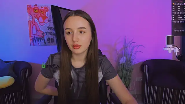 Snapshot of leslie_bird chatting on 11-06-25, 01:01 leslie bird online show from 11-06-25, 01:01