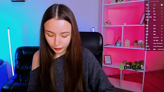 Snapshot of leslie_bird chatting on 11-15-25, 09:50 leslie bird online show from 11-15-25, 09:50