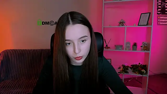 Snapshot of leslie_bird chatting on 11-28-25, 02:20 leslie bird online show from 11-28-25, 02:20