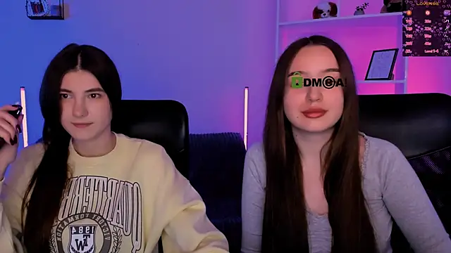 Snapshot of leslie_bird chatting on 12-02-25, 02:23 leslie bird online show from 12-02-25, 02:23