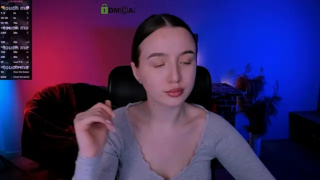 Snapshot of leslie_bird chatting on 12-17-25, 11:49 leslie bird online show from 12-17-25, 11:49