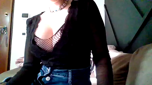 Snapshot of sexycolf chatting on 10-24-25, 08:22 sexycolf online show from 10-24-25, 08:22