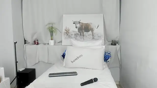 Snapshot of ConnieSmall24 chatting on 10-06-25, 09:56 ConnieSmall24 online show from 10-06-25, 09:56