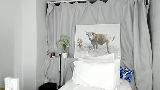 ConnieSmall24 online show from 10-21-25, 12:33