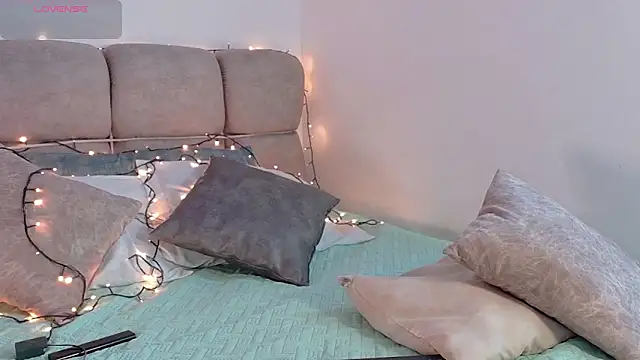 Dania Oconor online show from 04-27-26, 10:52