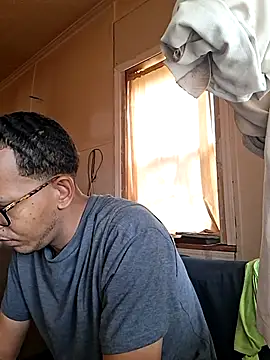 ThrowedWorldWide online show from 12-04-25, 03:21