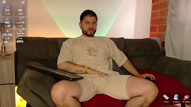 Snapshot of TomSloam chatting on 10-24-25, 01:18 TomSloam online show from 10-24-25, 01:18