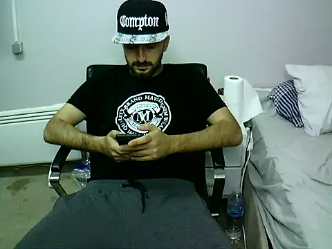 Snapshot of krerem chatting on 11-02-25, 02:30 krerem online show from 11-02-25, 02:30