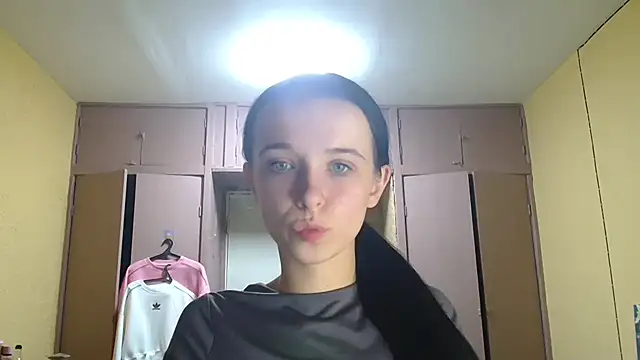 Emilia Light online show from 10-04-25, 06:39