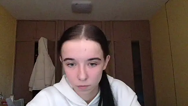 Emilia Light online show from 10-31-25, 08:37