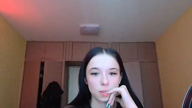 Emilia Light online show from 04-17-26, 06:38