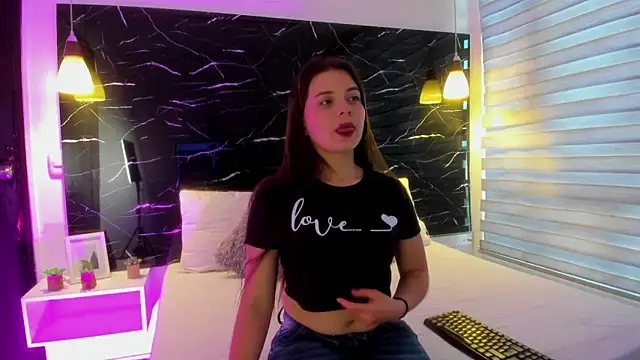 Snapshot of ZOE_LE chatting on 10-15-25, 11:54 ZOE LE online show from 10-15-25, 11:54