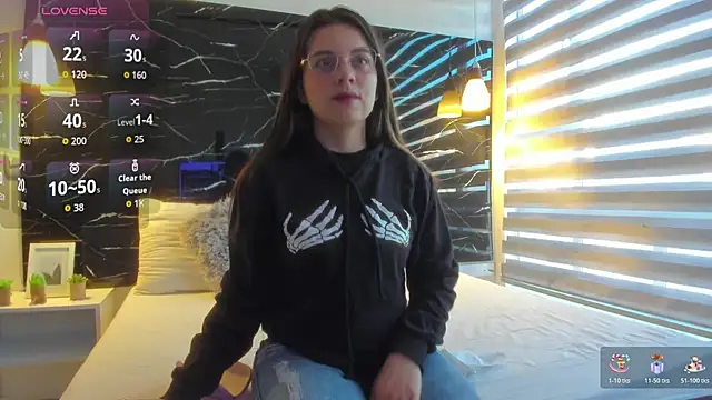 Snapshot of ZOE_LE chatting on 10-22-25, 11:32 ZOE LE online show from 10-22-25, 11:32