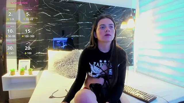 Snapshot of ZOE_LE chatting on 10-29-25, 11:34 ZOE LE online show from 10-29-25, 11:34