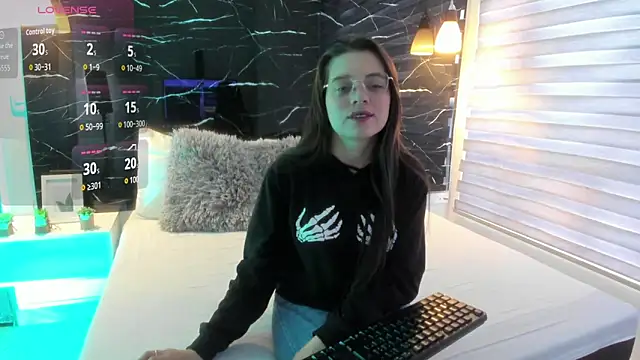 Snapshot of ZOE_LE chatting on 11-04-25, 11:53 ZOE LE online show from 11-04-25, 11:53