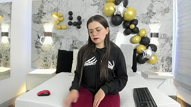 ZOE LE online show from 04-15-26, 12:01