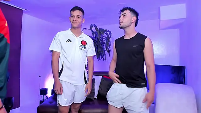 Snapshot of Spaceboys18 chatting on 10-01-25, 01:22 Spaceboys18 online show from 10-01-25, 01:22